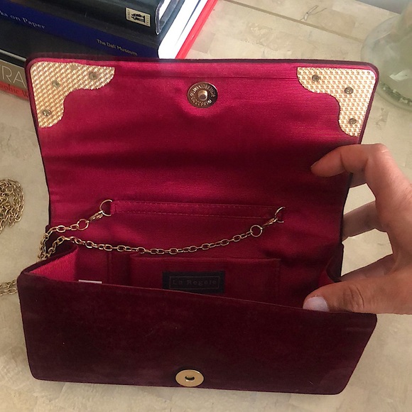 Velvet clutch with gold chain strap - Picture 2 of 4